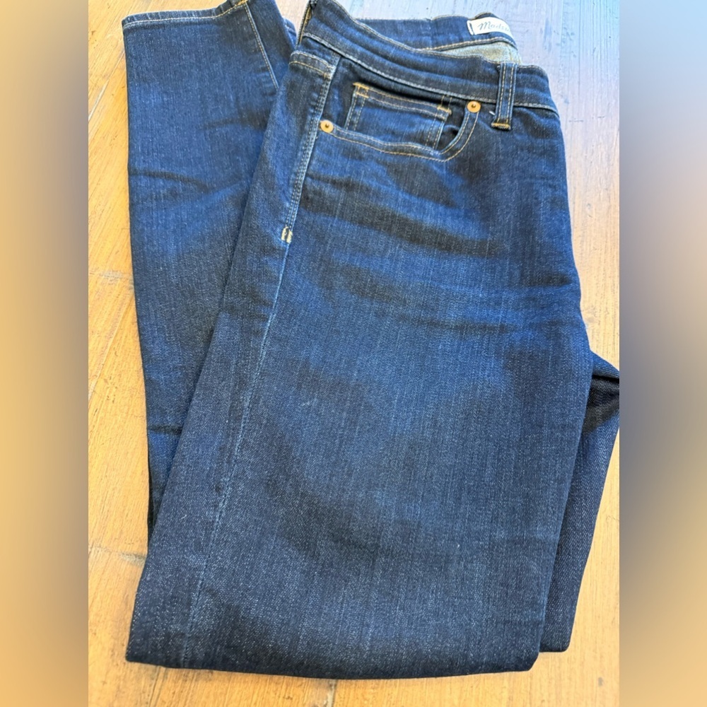 Madewell skinny skinny style woman’s jeans. Size 27. Stretch denim.